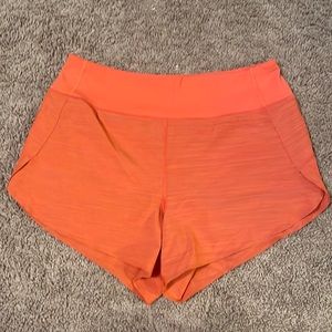 Athleta Run With It Short size small!